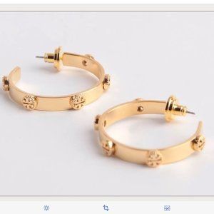 TORY BURCH MILGRAIN LOGO HOOP GOLD TONE EARRINGS